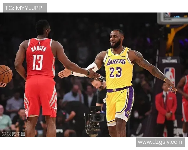 火箭队与湖人队19日激战正酣谁将赢得这场焦点对决